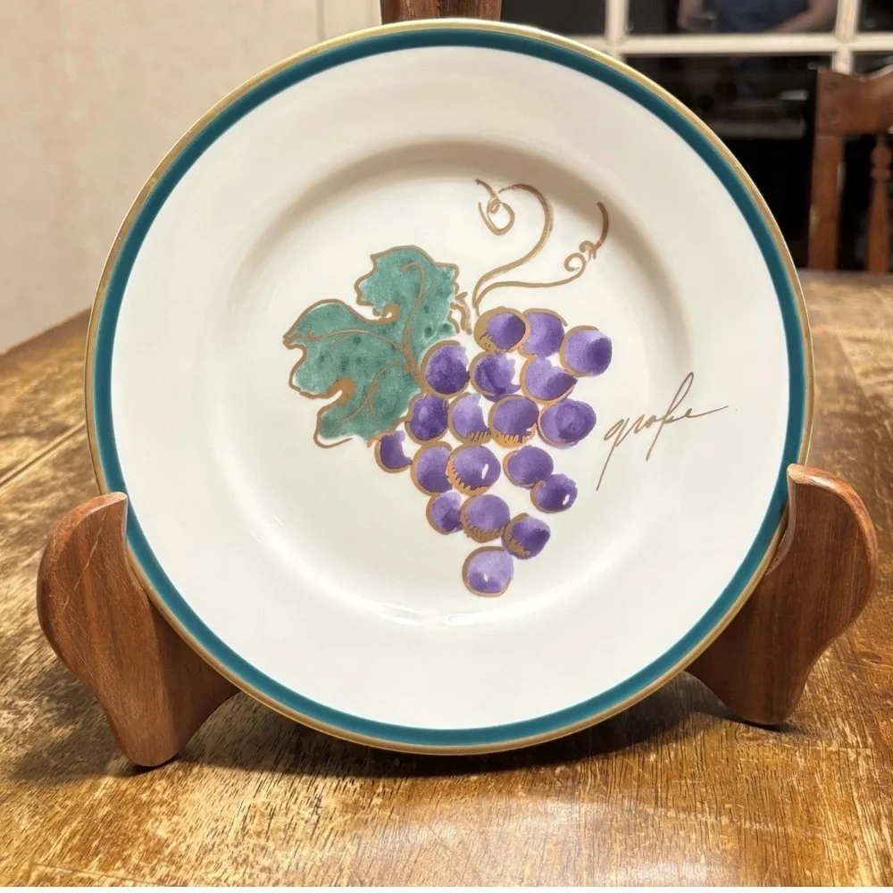 Crate and Barrel Fruits Gilded Salad Plates 8” Plum Apple Grape Pear Set of 4